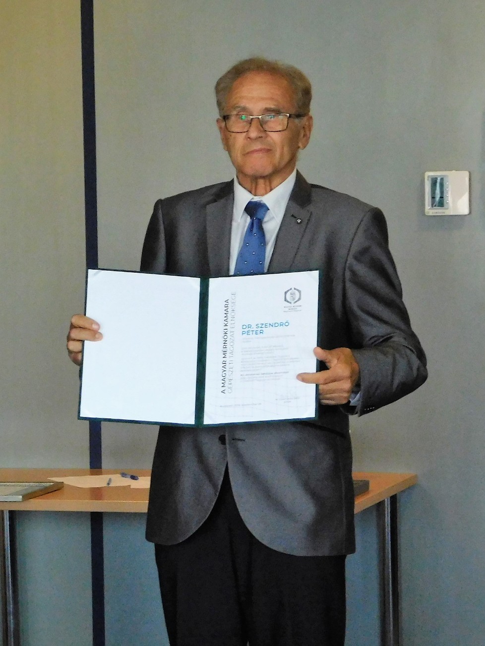 Jubileumi díszoklevél Dr. Szendrő Péter