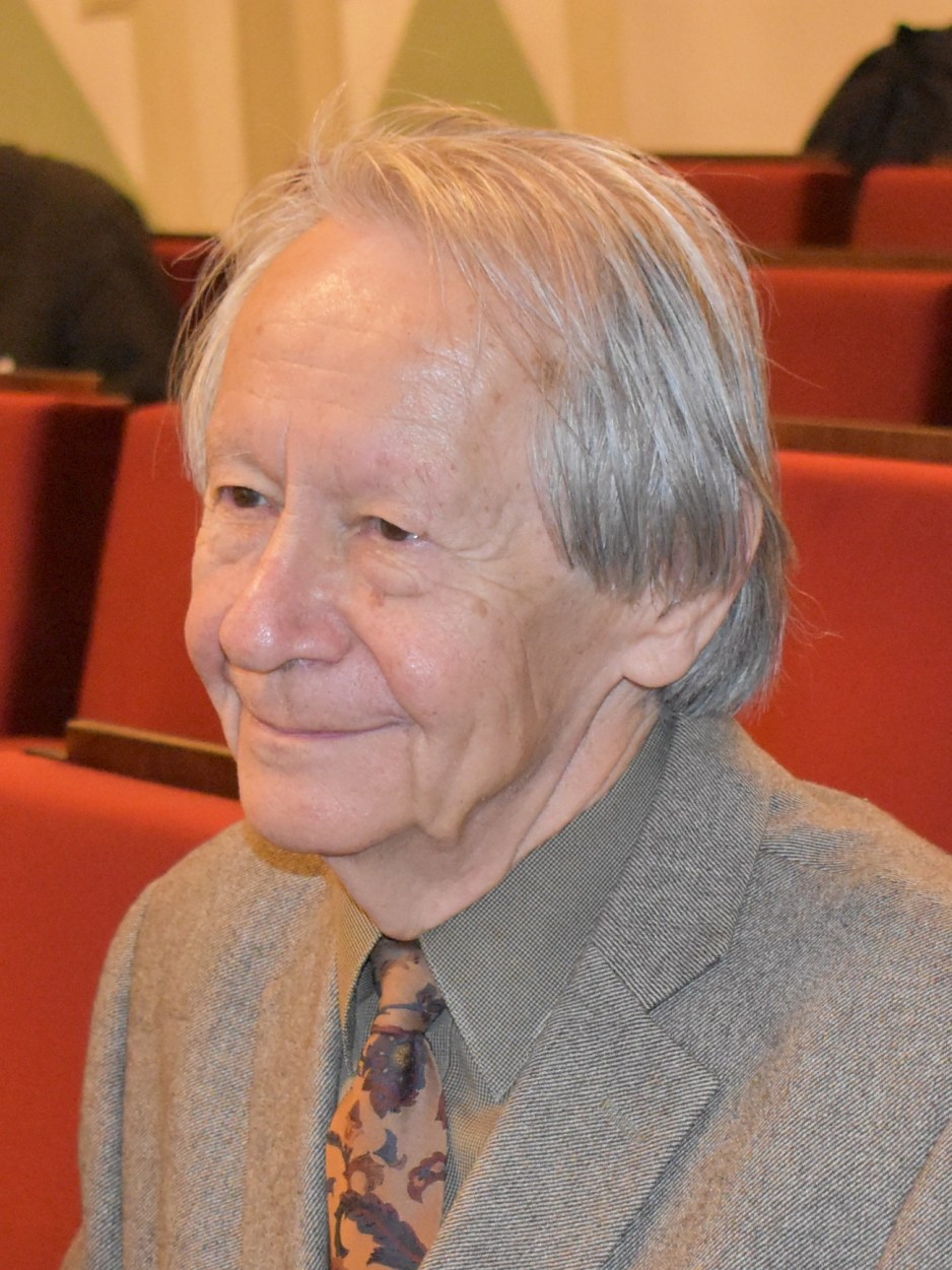Dr. Döbröczöni Ádám